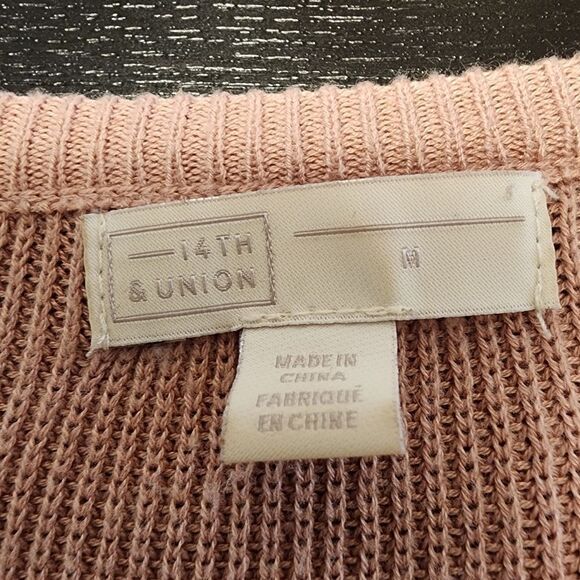 14th & Union Cold Shoulder V Neck Hi Low Long Sleeve Sweater - Picture 2 of 8